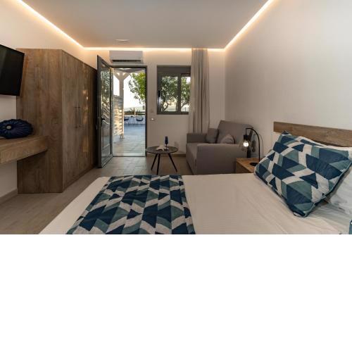 POUNEDES LUXURY SUITES