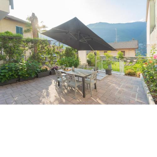 Pozzo Vertical Apartment with garden and parking by Rent All Como