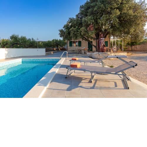 Praznice Villa Sleeps 7 with Pool and Air Con