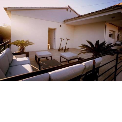 Preciosa casa blanca junto playa