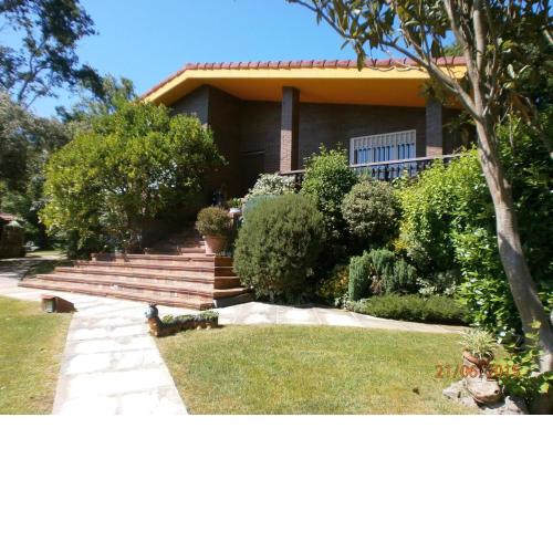 Preciosa casa con espectacular jardín
