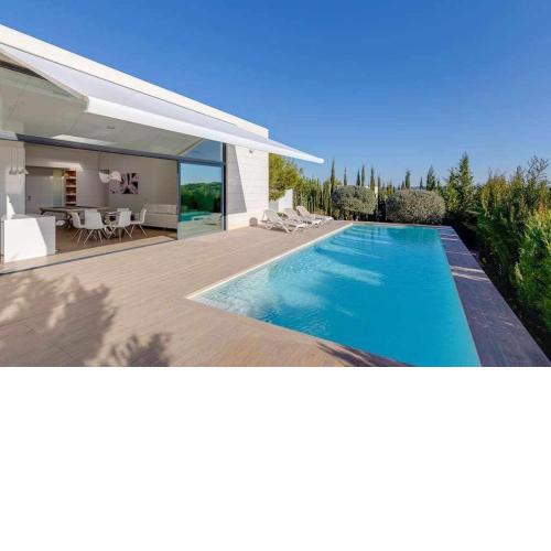 Preciosa villa con piscina en las Colinas
