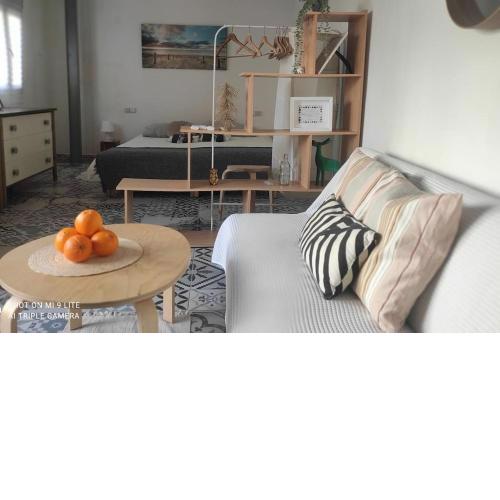 Precioso apartamento con a/a en Ruzafa con terracita privada y acceso a un jardín, para 2-3 personas