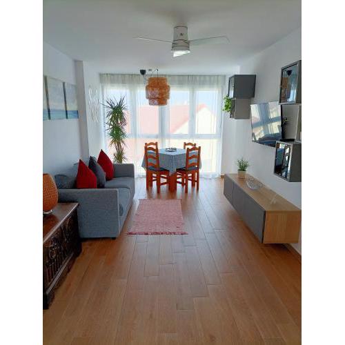 Precioso apartamento con piscina en la playa.