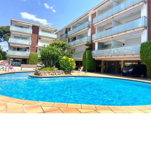 Precioso apartamento con piscina