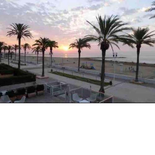 Precioso apartamento con vistas al mar. Piscina.