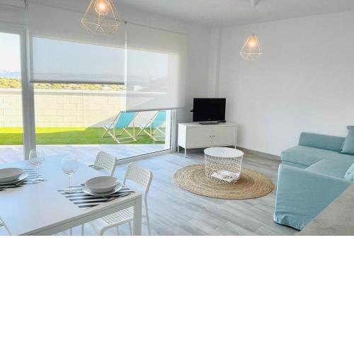 Precioso apartamento con vistas parciales, garaje y piscina