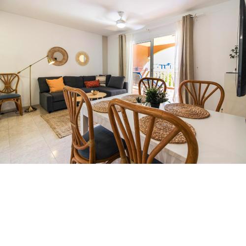 Precioso apartamento de 2 dormitorios con terraza y piscina climatizada en Golf del Sur