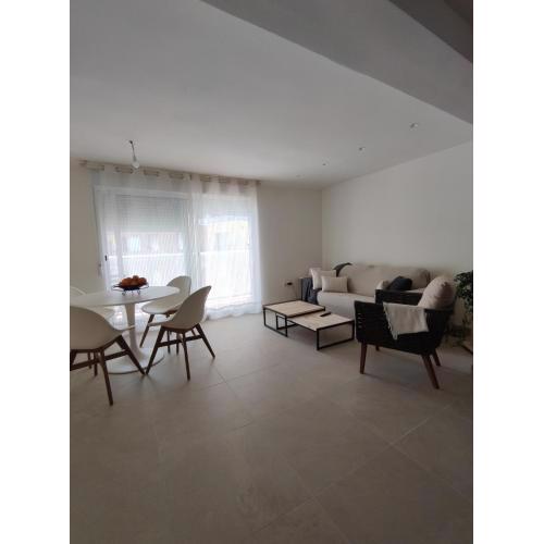 Precioso apartamento de 2 habitaciones recién reformado en Benidorm