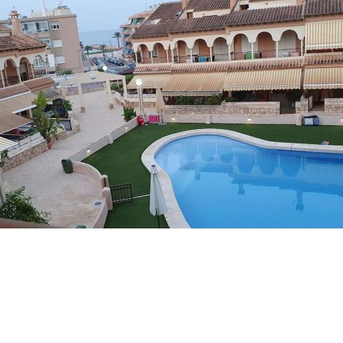 Precioso apartamento en complejo residencial con piscina y vistas al mar