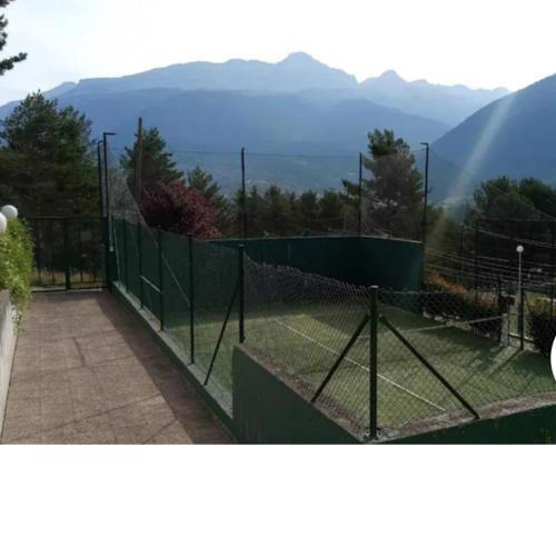 Precioso apartamento en Villanua con garaje, padel y piscina