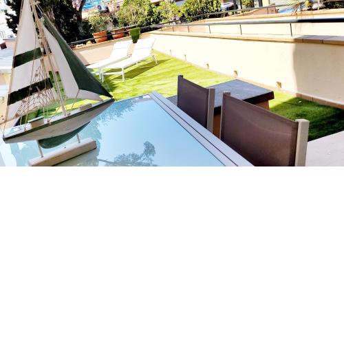 Precioso apartamento Reformado en 1a linea de mar sin vistas