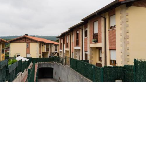 Precioso Chalet con Jardín cerca de Playa y Montaña - Wifi