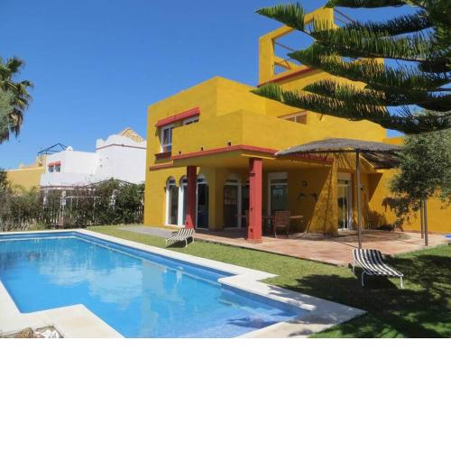 Precioso chalet con piscina
