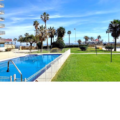 PRECIOSO ESTUDIO FRENTE AL MAR CON PISCINA