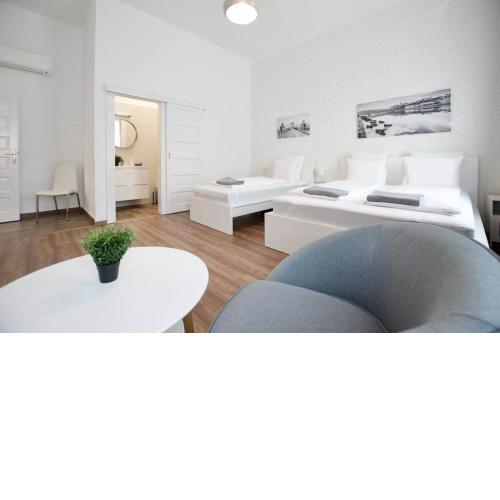 Premium Apartment by Hi5 - 3 BDR - Károly Garden Park