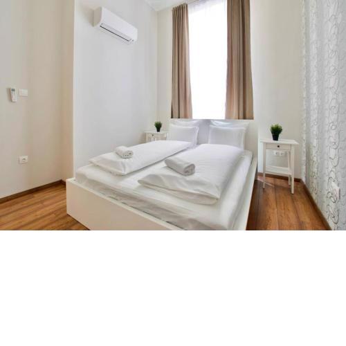 Premium Apartment by Hi5 - Central 3 bedroom (221)
