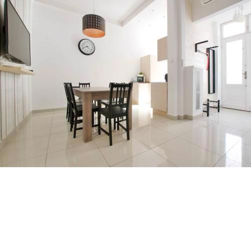 Premium Apartment by Hi5-Vaci str. 3 bedroom (218)