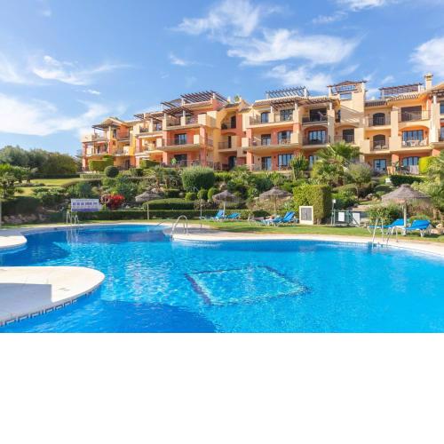 Premium apartment in Benahavis with balcony
