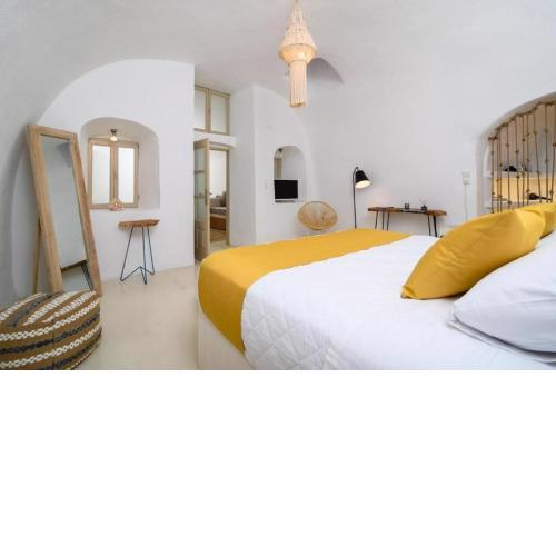 Premium Santorini Villa 1 Bedroom Villa Jacuzzi Underground Private Jacuzzi and Lovely Outdoor Space Fira