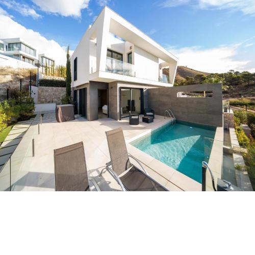 Premium villa in Finestrat with private pool