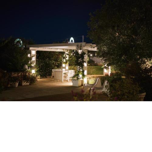 Prestigiosa villa con piscina condominiale