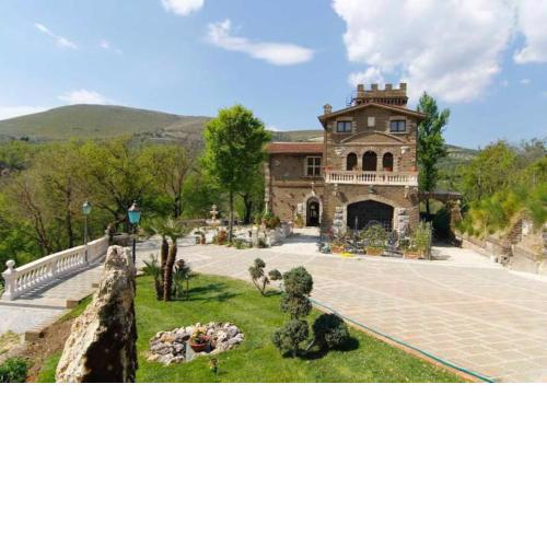 Prestigioso Casale Castello Alma