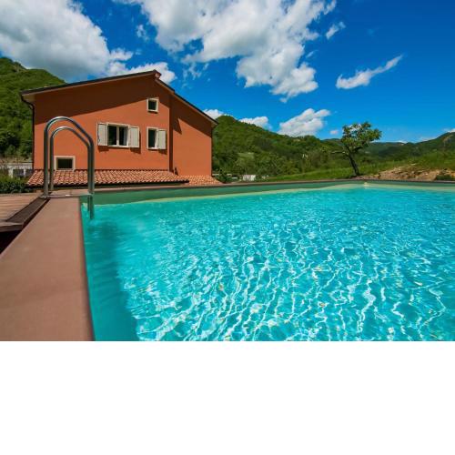 Pretty holiday home in Borgo Pace with a terrace and bbq