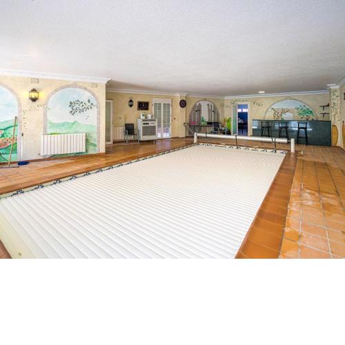 Pretty Holiday Home in San miguel de salinas with Pool