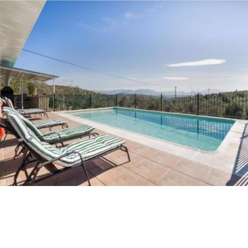 Pretty Holiday Home in Villanueva de Tapia with Private Pool