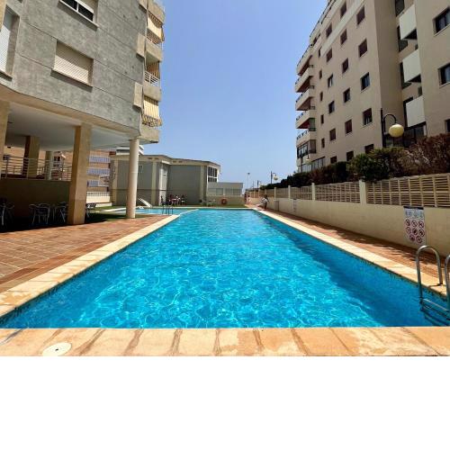 Primera línea con piscina en Calpe