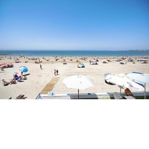 Primera línea con vistas al mar