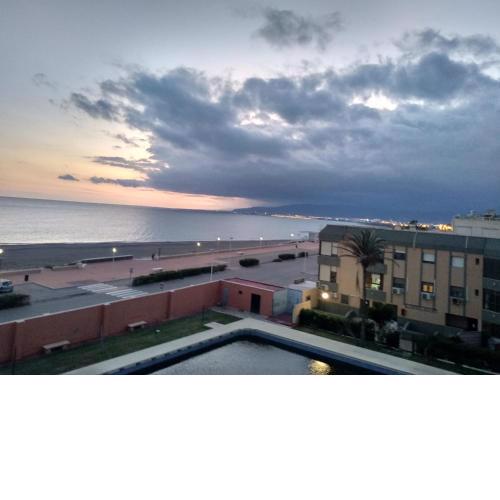 Primera línea, magníficas vistas al mar y a la playa