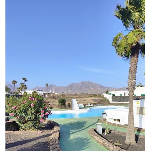Private apartment in a great location in Playa Blanca with shared pool