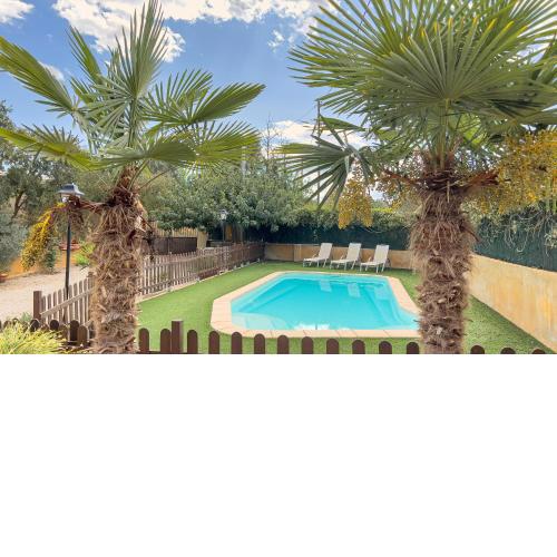 Private country house with pool and barbecue