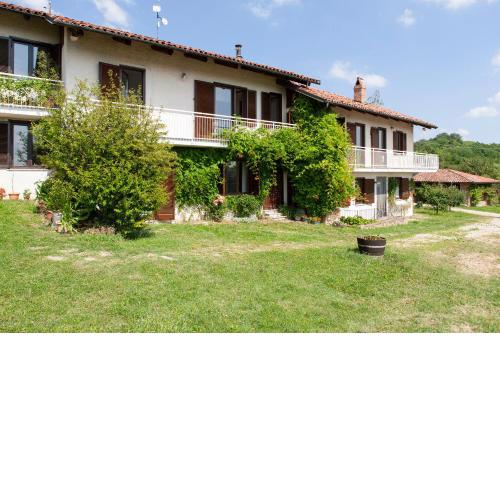 Private Estate Among the Vineyards of Alba - Italy