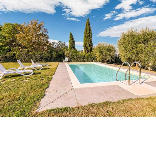 Private garden and pool 10 km from Siena and Crete Senesi