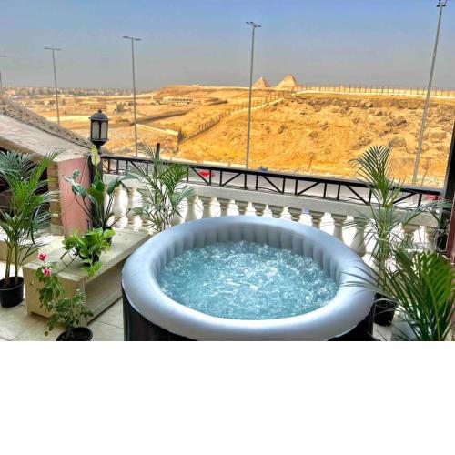 Private jacuzzi Roof studio w/amazing Pyramids v