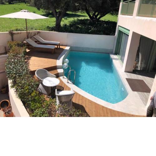 Private pool 2 bedroom apt near the sea