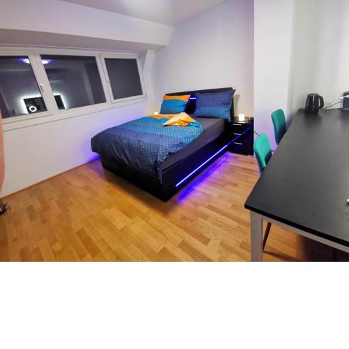 Private room connected to metro station and next to City center
