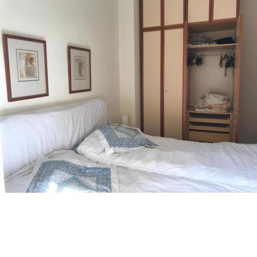 Private SINGLE room in RUZAFA, ladies only, non smoker