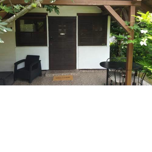 Private summer cottage 5 Min walk to pier