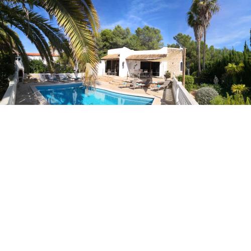 private Villa mit eigenem Pool unter Palmen