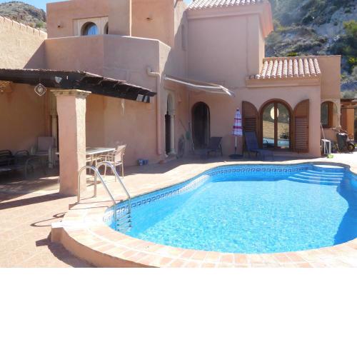 Private villa with pool in the mountains 20 mins from beach
