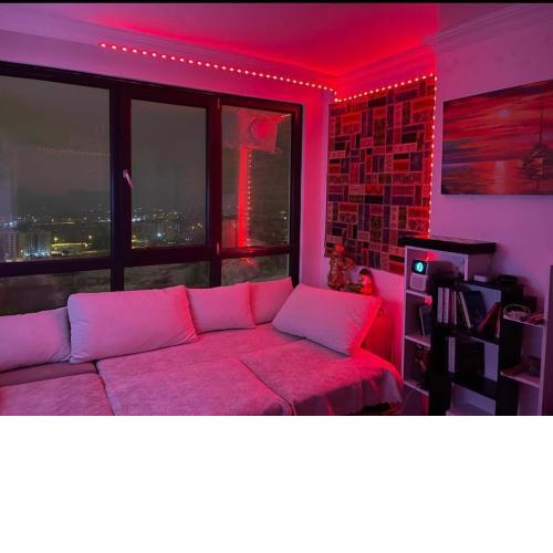 Projeksiyonlu manzaralı daire