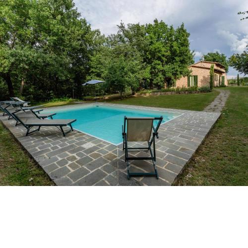 Provincial Villa in Marciano Tuscany with Swimming Pool