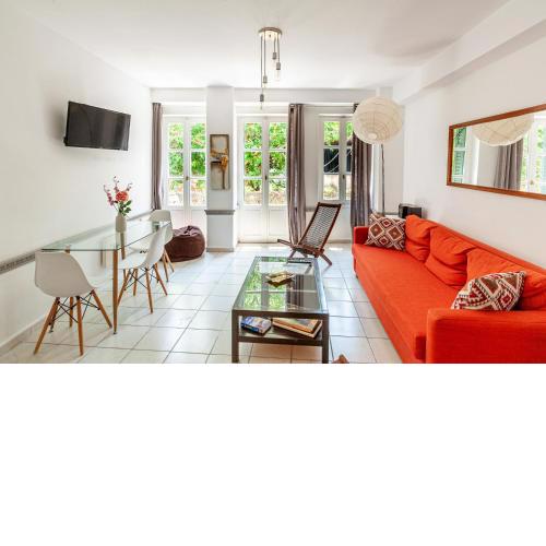 Psiri gem from In Vivo Apartments- Spacious 1st floor Apartment with Balcony in Athens' historic center