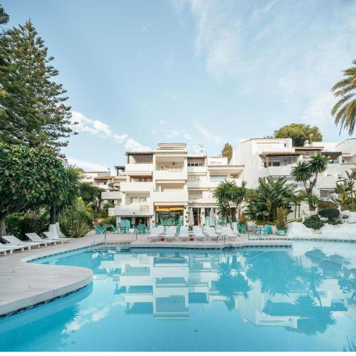 Puente Romano Beach Suites - private apartaments