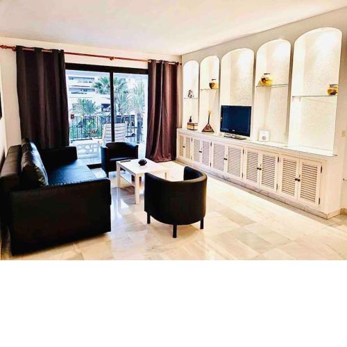 PUERTO BANUS, 2 ROOMS, POOL AND PRIVATE PARKING.
