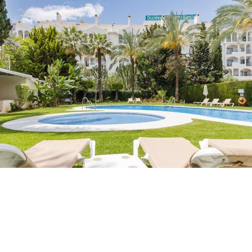 Puerto Banús, Edificio Tembo, 2 bedroom apartment, parking and pool